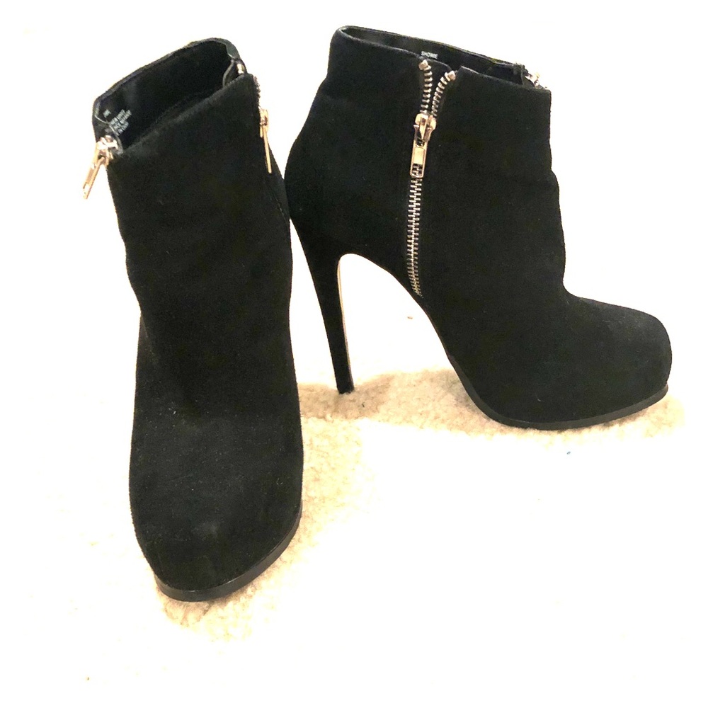 Sexy Black Suede Booties💫